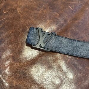 Louis Vuitton men’s belt size 40